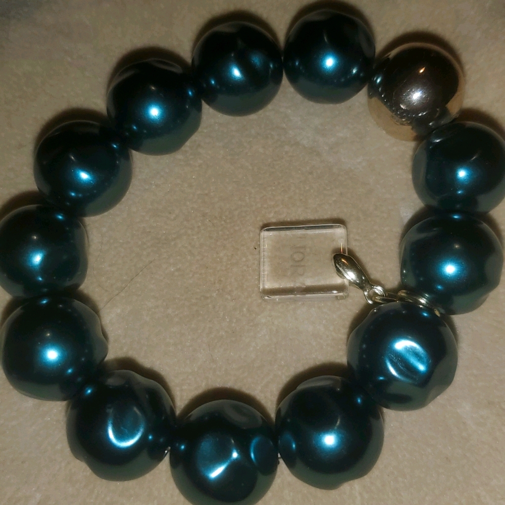 Nora fine jewelry necklace and bracelet